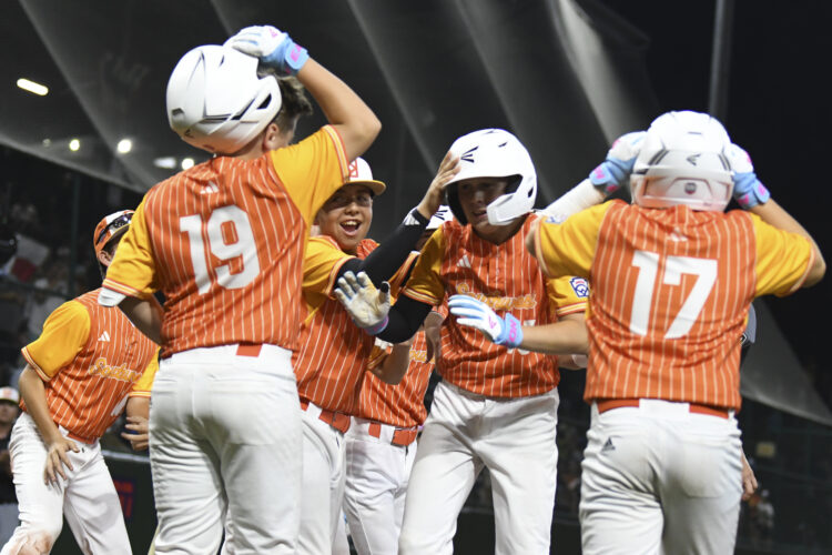 Newson's grand slam propels Texas past Pennsylvania in a rout